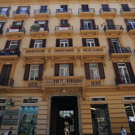 B&B Residenza Via Dei Mille Naples Luaran gambar